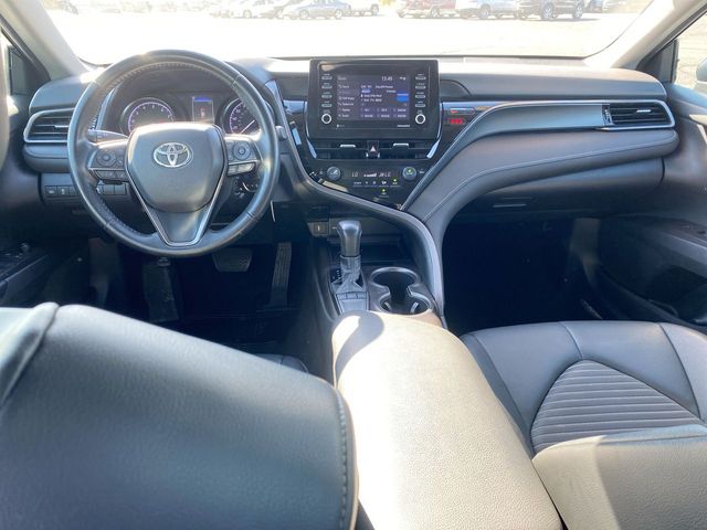 2022 Toyota Camry SE 18