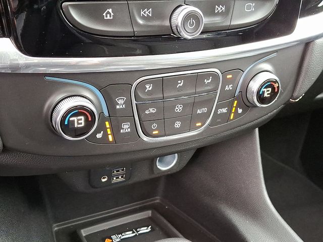 2022 Chevrolet Traverse LT Leather photo