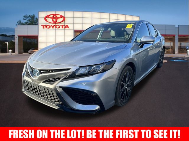 2022 Toyota Camry Hybrid SE 3