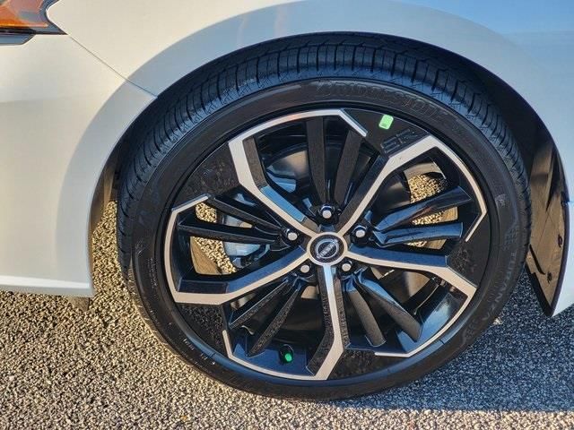 New 2025 White Nissan 2.5 SR image 8