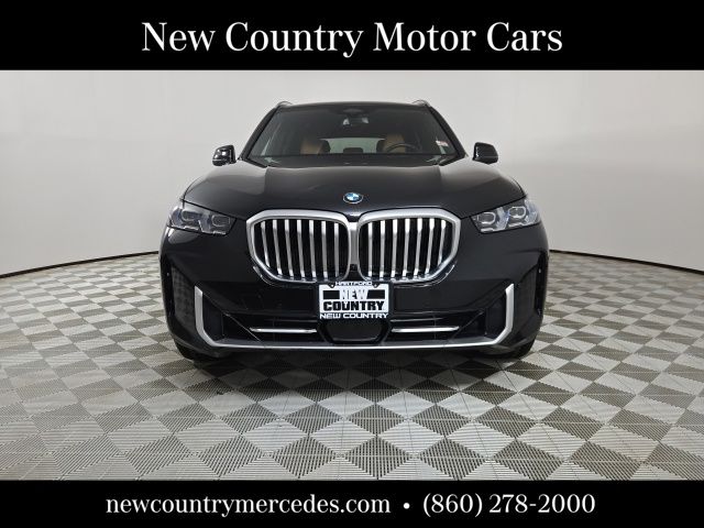 Used 2024 Black BMW xDrive40i image 2