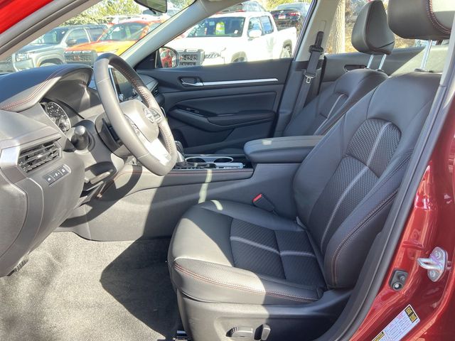 2025 Nissan Altima SR - Photo 11
