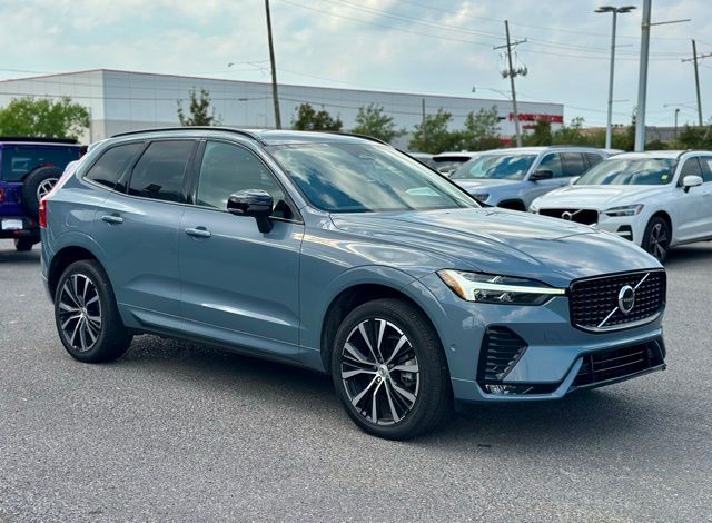 2023 Volvo XC60 B5 Ultimate Dark Theme