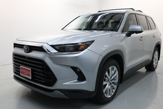 Celestial Silver Metallic 2024 Toyota Grand Highlander Platinum AWD SUV / Crossover All-Wheel Drive 8-Speed Automatic