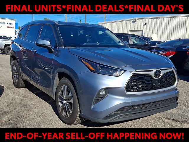 2022 Toyota Highlander XLE's photo