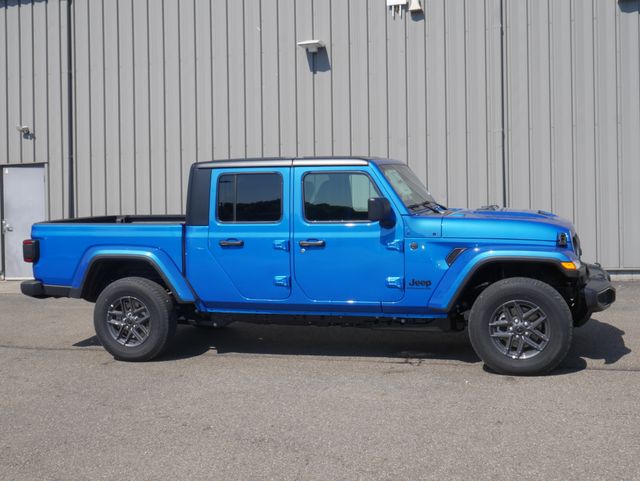 View vehicle photo 7