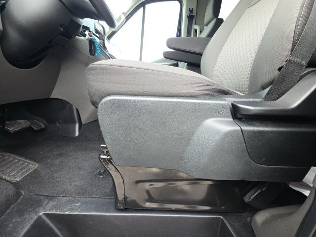 2025 Ford Transit-350 XLT:B02181