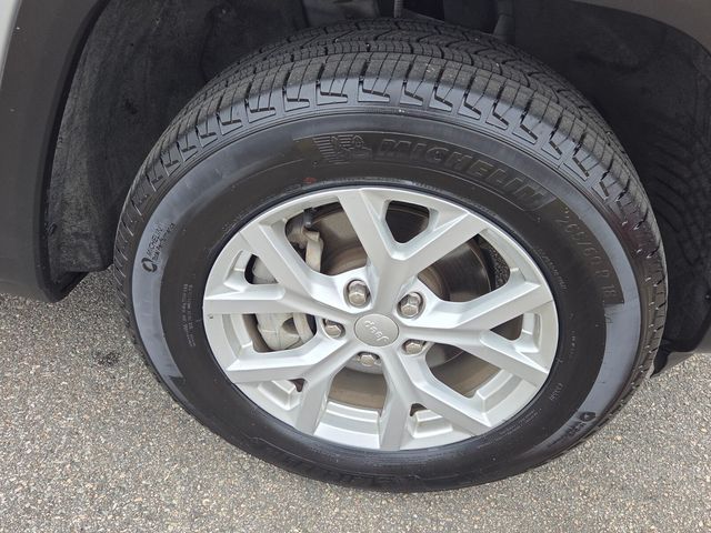 Used 2023 Silver Jeep Limited image 16