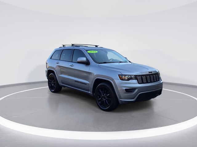 Used 2019 Silver Jeep Altitude image 2