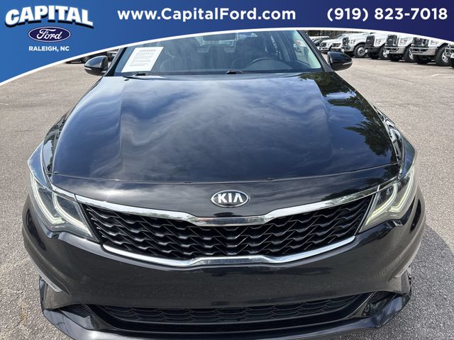 Used 2020 Black Kia SE image 10