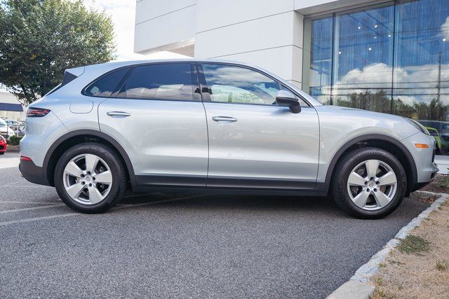 2022 Cayenne Base picture #7