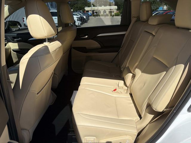 2019 Toyota Highlander - Image 26