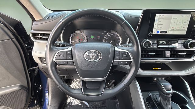 Used 2023  Toyota XLE image 11
