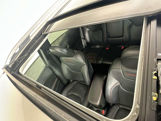 Thumbnail: 2019 Jeep Cherokee - 22