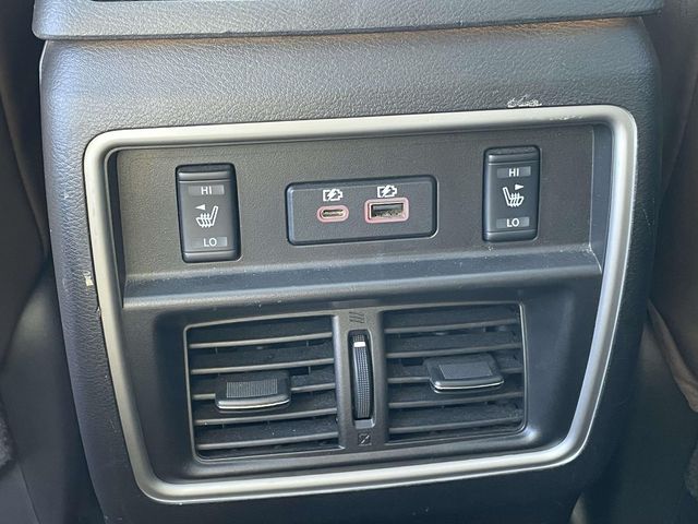 Used 2020 White Nissan Platinum image 12