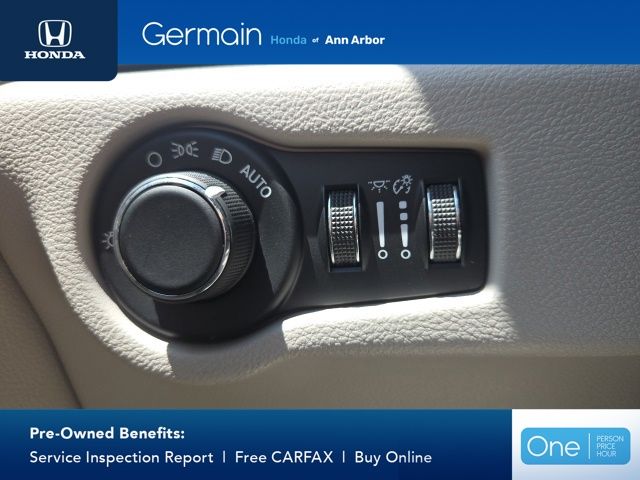 Used 2017 Molten Silver Chrysler Touring image 17