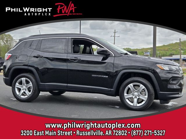 Diamond Black Crystal Pearlcoat 2024 Jeep Compass Latitude 4WD SUV / Crossover Four-Wheel Drive 8-Speed Automatic