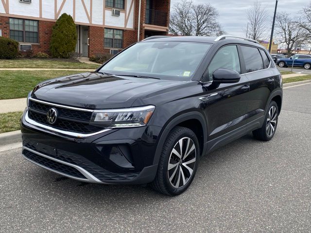 Black 2024 Volkswagen Taos SE FWD SUV / Crossover Front-Wheel Drive 8-Speed Automatic