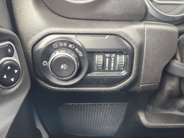 2018 Jeep Wrangler Unlimited Sahara Silver at Autostrade