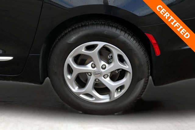 Used Car 2023 Chrysler Pacifica  Limited For Sale Under $35,000 In Austin, Texas