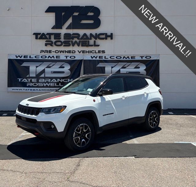 Bright White Clearcoat 2025 Jeep Compass SUV / Crossover Four-Wheel Drive 8-Speed Automatic