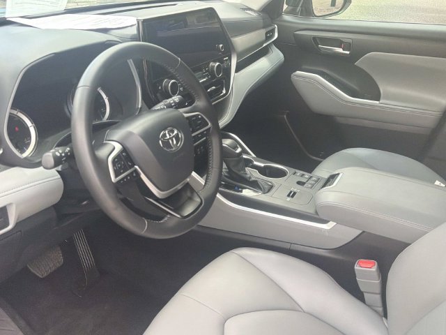 Used 2025 Toyota Highlander Hybrid SUV