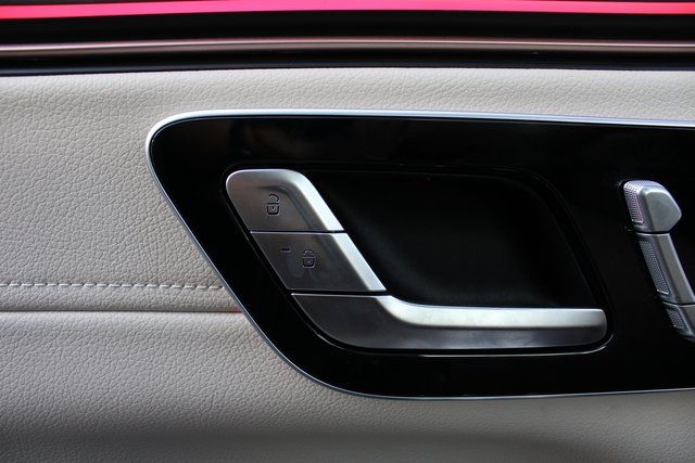 Used 2023  Mercedes-Benz 580 image 16