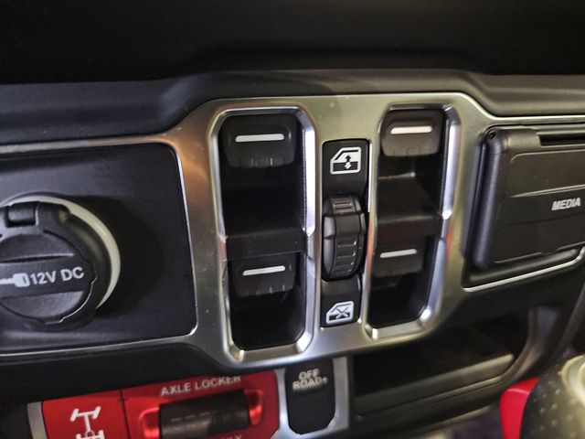 Used 2022 Black Jeep Mojave image 28