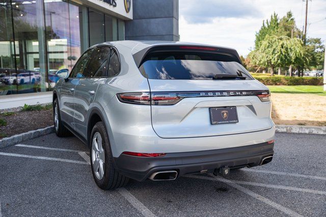 2022 Cayenne Base picture #9