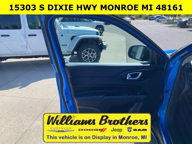 2022 Jeep Compass Trailhawk - Laser Blue Pearlcoat exterior view 13