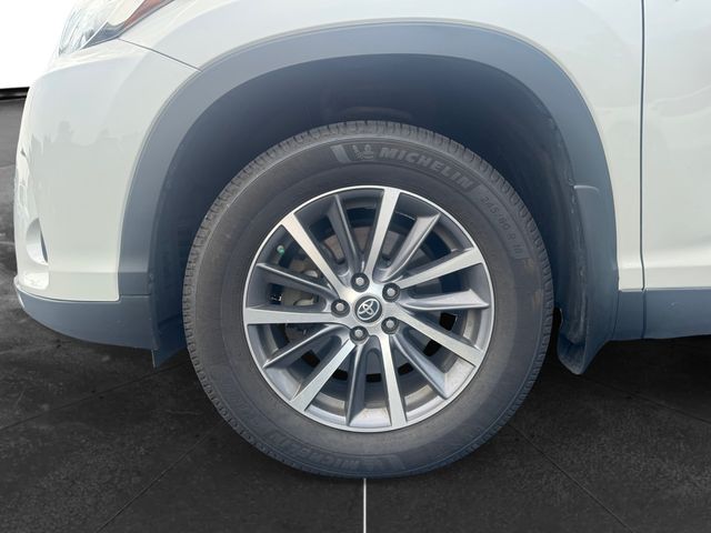2019 Toyota Highlander XLE - Blizzard Pearl exterior view 9
