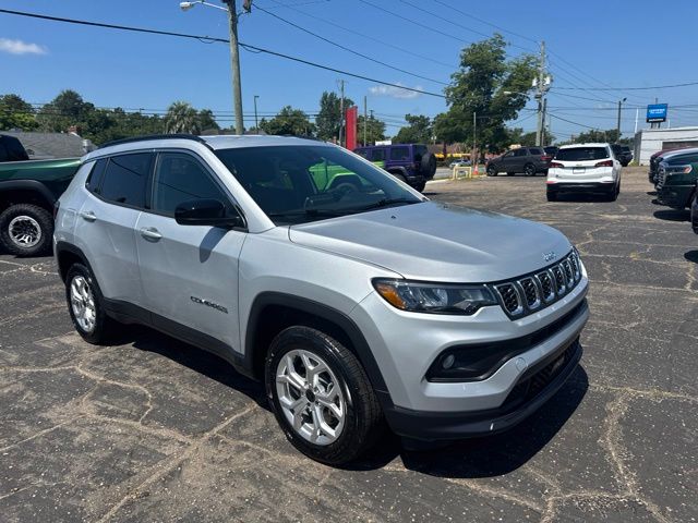  2025 Jeep Compass Latitude 4WD   