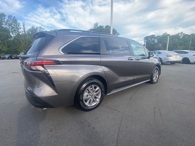 2022 Toyota Sienna XLE 7