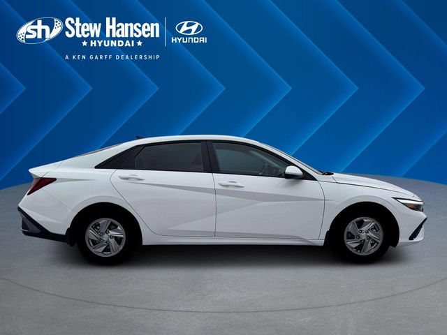 New 2026 White Hyundai SE image 9