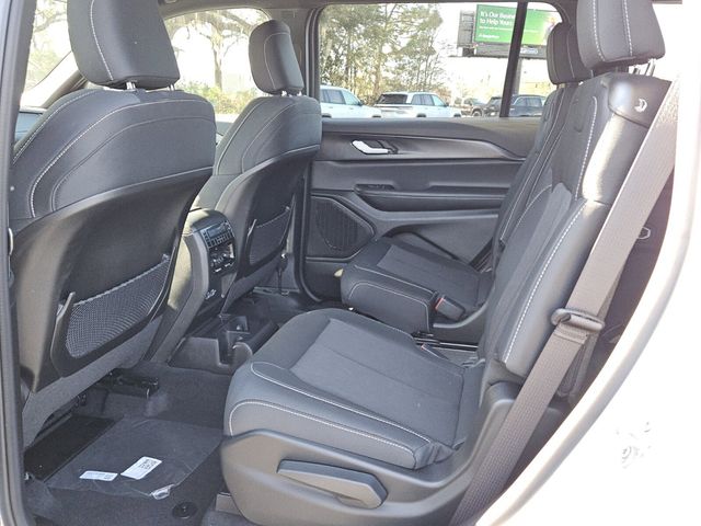 2026 Jeep Grand Cherokee L Laredo 4x2