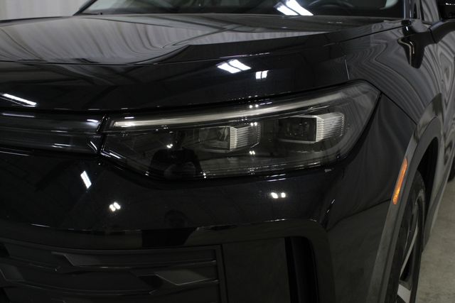 Used 2025 Black Volkswagen 2.0T SE image 31