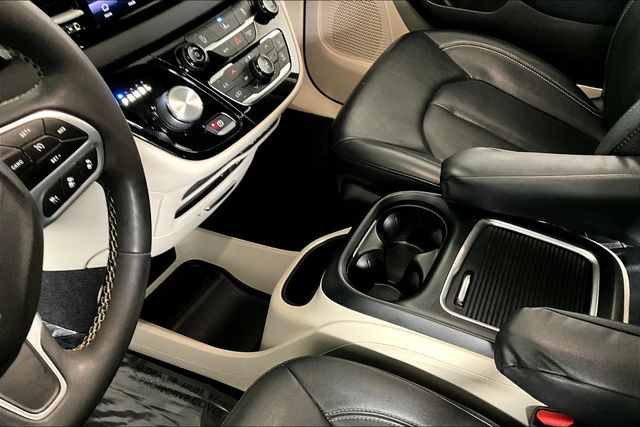 Used 2022 Chrysler Pacifica For Sale in OLIVE BRANCH, MS