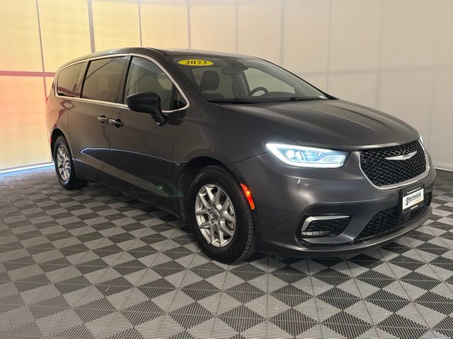 Used 2023 Chrysler Pacifica Van