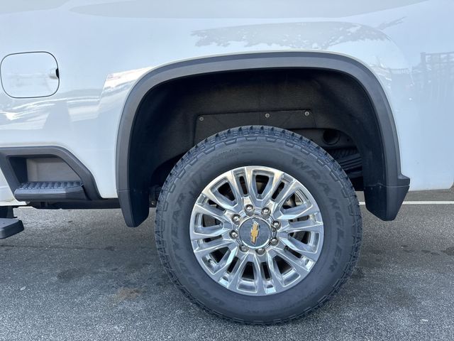 Used 2023 White Chevrolet High Country image 10