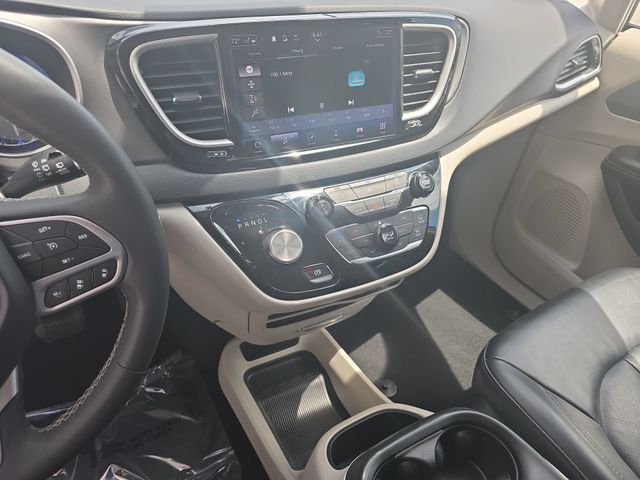 Used 2022 Bright White Clearcoat Chrysler Touring L image 22