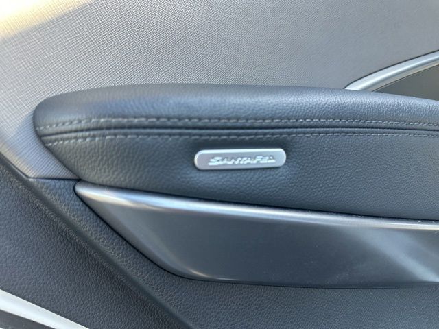 Used 2018 White Hyundai 2.4 Base image 39