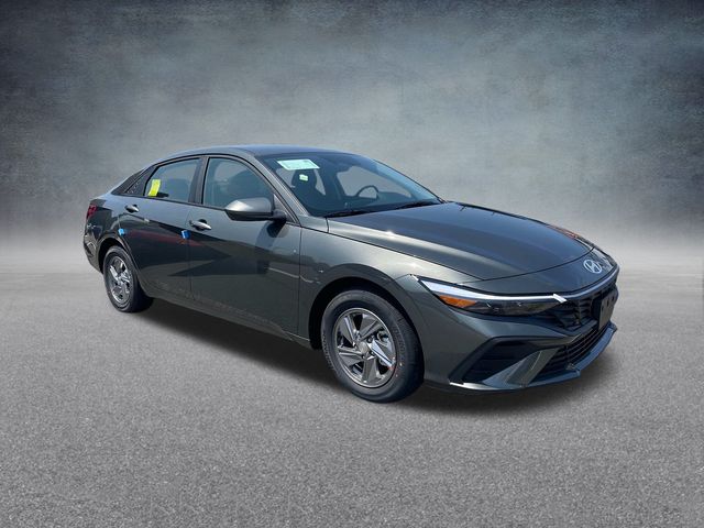 2024 Hyundai Elantra SE 3