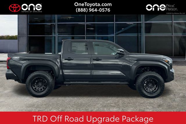 2025 Toyota Tacoma TRD Off-Road Double Cab photo 2