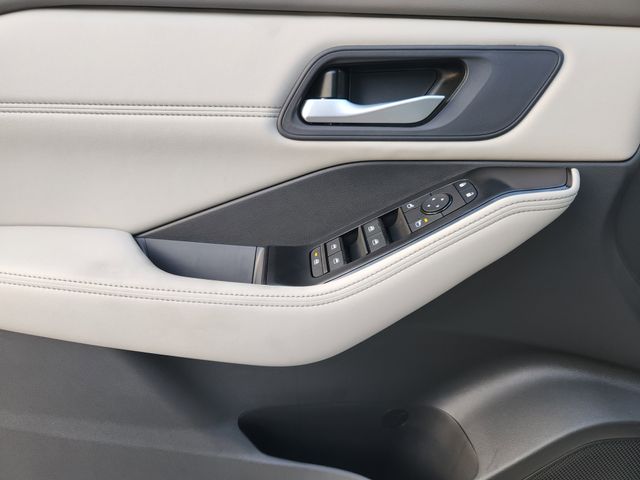 2026 Nissan Rogue SV photo 15