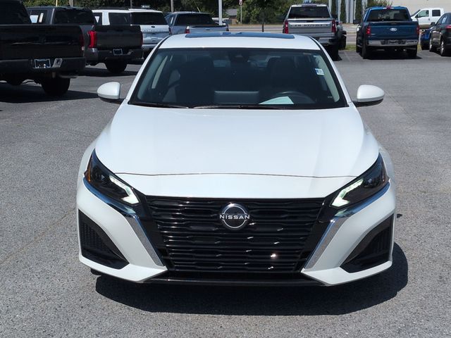 Used 2023 White Nissan 2.5 SV image 8