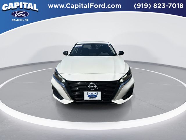 Used 2025 White Nissan 2.5 SV image 3