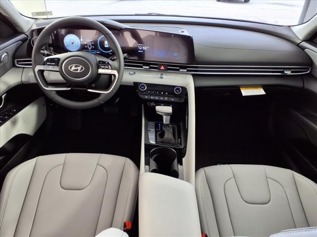 2025 Hyundai Elantra Limited photo