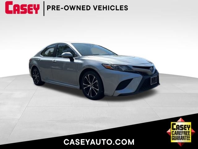 2019 Toyota Camry Hybrid SE photo