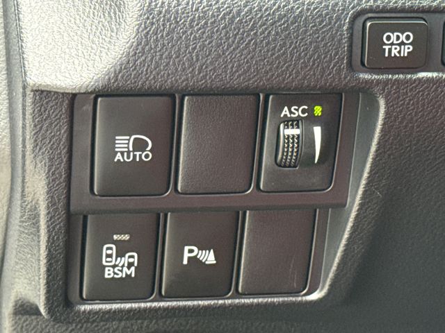 Used 2019 White Lexus 300 image 23