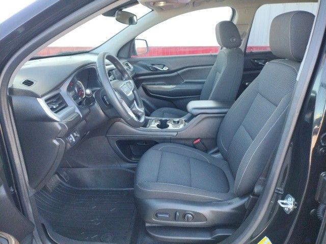 2023 GMC Acadia SLE photo